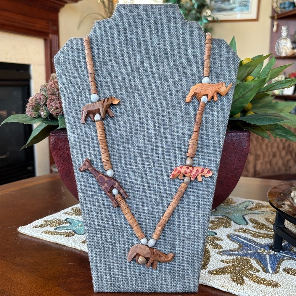 NWT Vintage Disney Animal Kingdom African Safari Hand-Carved Wood Bead Necklace
